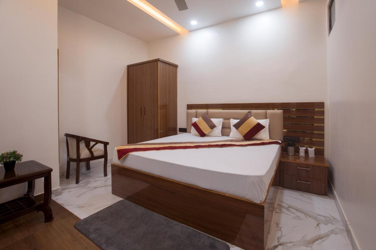 Madhav Residency Hotel Mathura Exterior foto